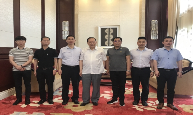 北冰院長代表湖南生產(chǎn)力學(xué)會接待中國生產(chǎn)力學(xué)會常務(wù)副會長陳勝昌